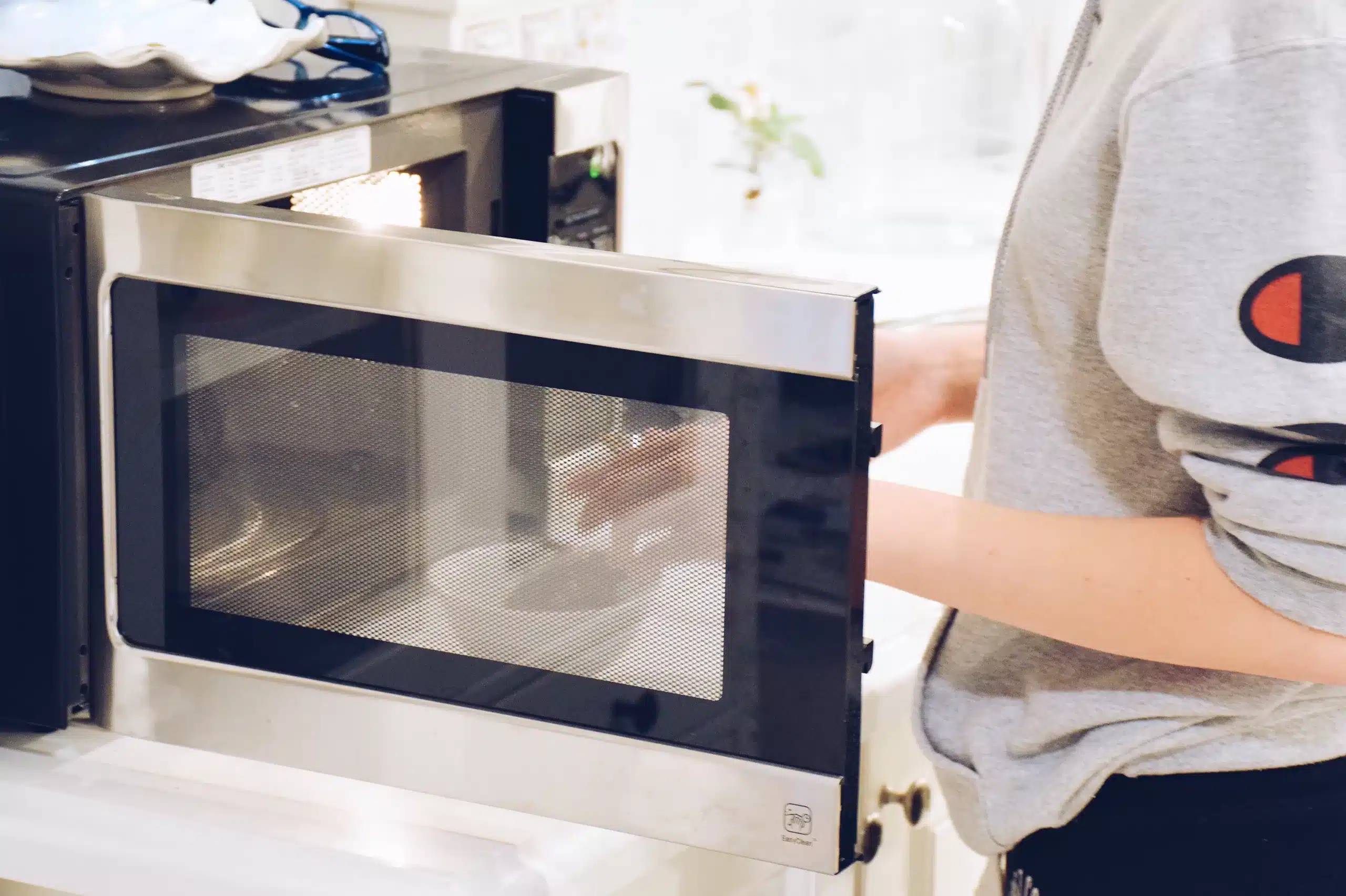 Master the Art of Air Frying with Your Vissani 3 in 1 Microwave - Here’s How