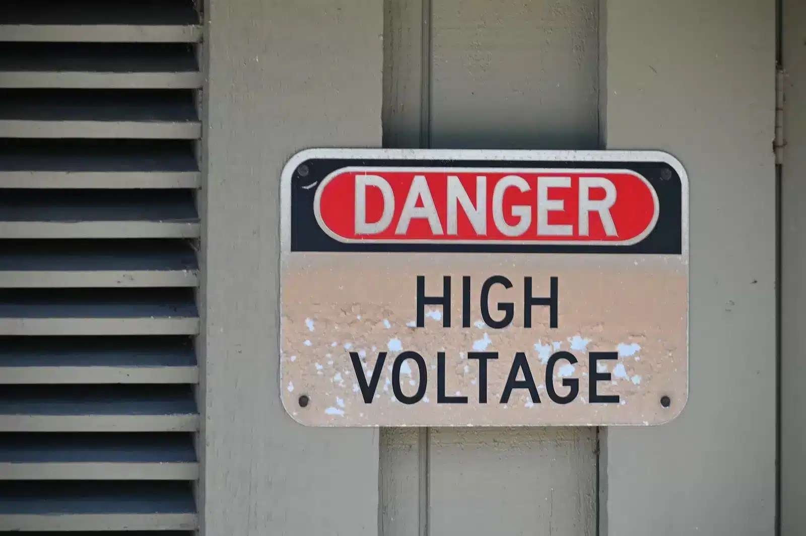 How Many Amps Does A Refrigerator Use?