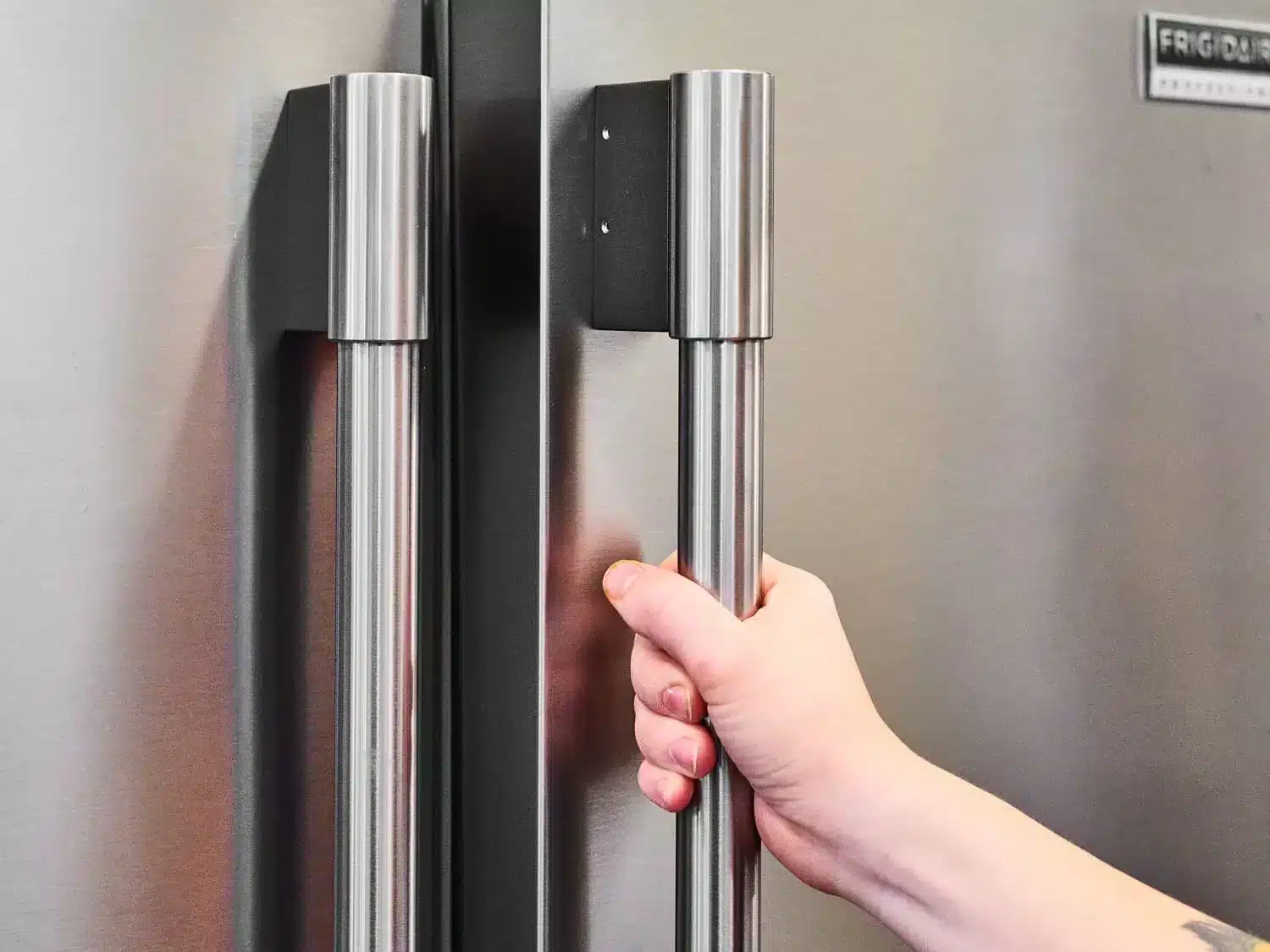 samsung-fridge-how-to-fix-a-broken-freezer-handle