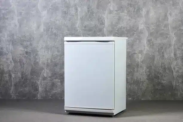 can-you-lay-a-mini-fridge-on-its-side