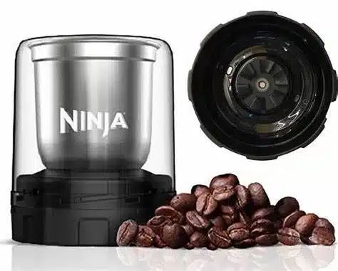 grind-coffee-beans-in-a-ninja-auto-iq-blender